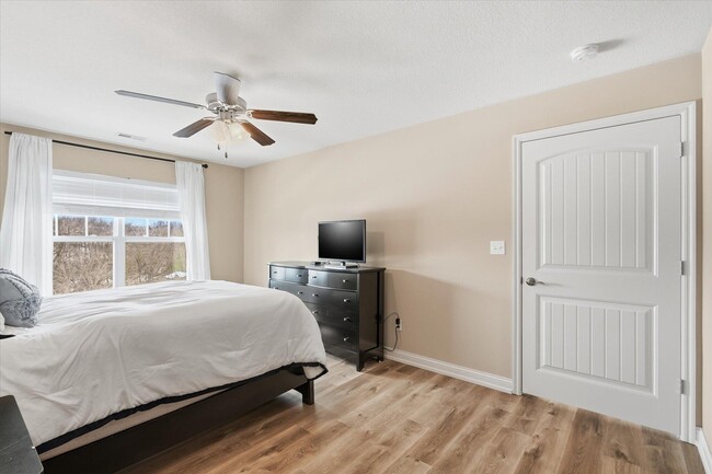 Building Photo - 2212 Chapel Hill Rd