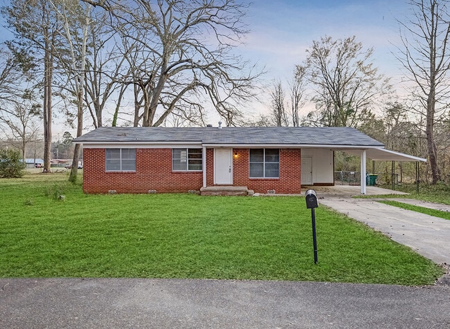 Building Photo - 3007 Hollywood St