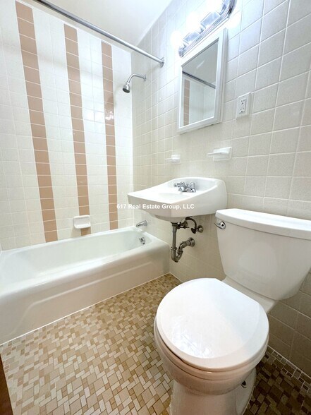 Building Photo - 164 N Beacon St