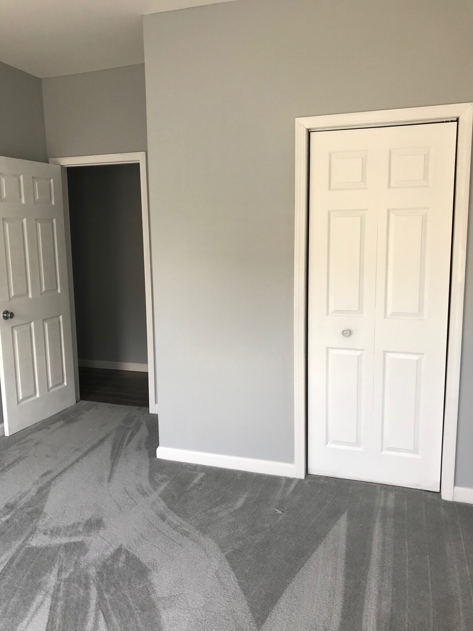 Inside second bedroom with closet - 828 W Roache St