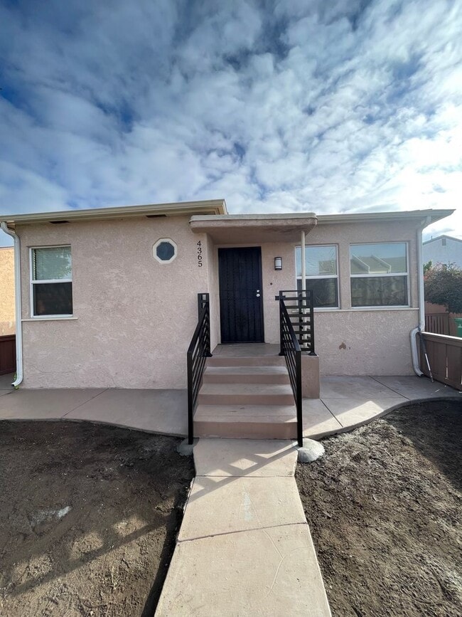 Building Photo - Fully remodeled house in North Park