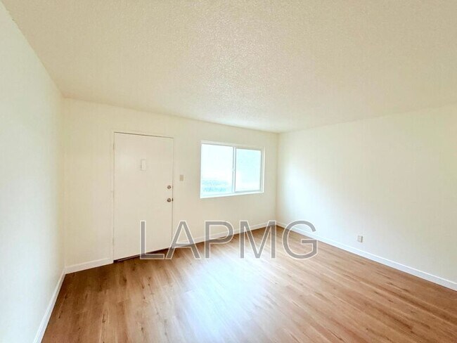 Building Photo - 169 W 42nd St