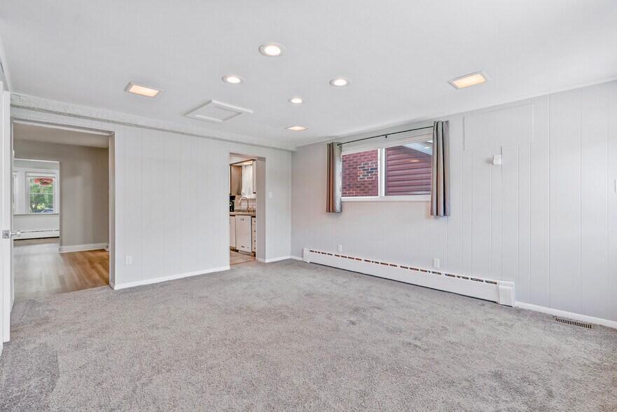 Building Photo - 6361 Waldron St