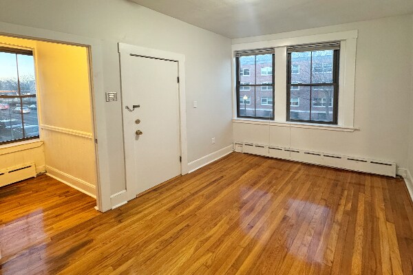 Building Photo - 905 Cambridge St