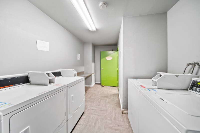 Building Photo - 511 S Park View St