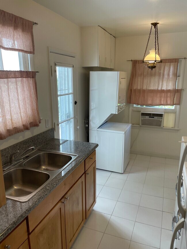 Kitchen - 10579 Ashton Ave