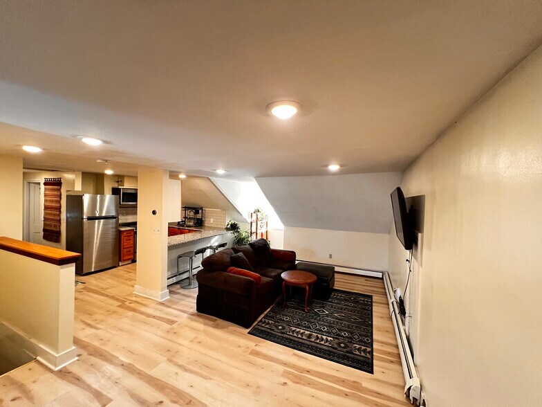 Building Photo - 41 Main St