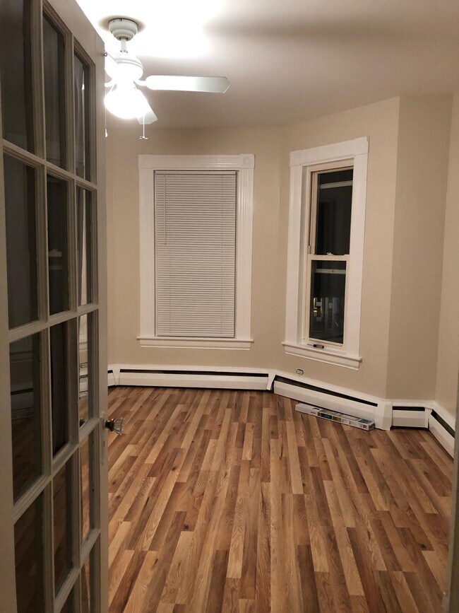 Building Photo - 390 Pearl St