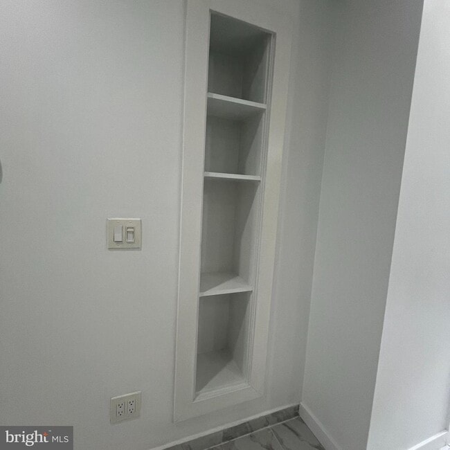 Building Photo - 5928 Chancellor St