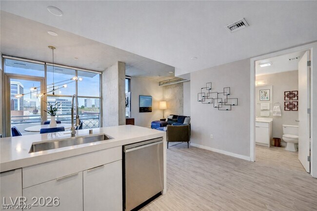 Building Photo - 353 E Bonneville Ave