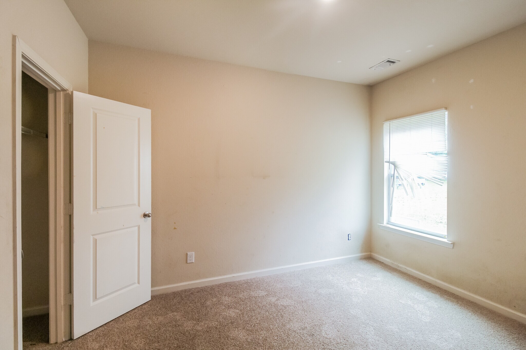 Building Photo - 140 Innis Brk Cir