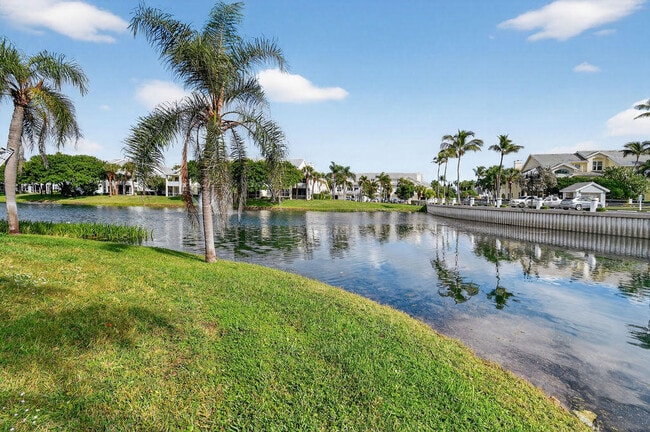 Building Photo - 2074 Mainsail Cir