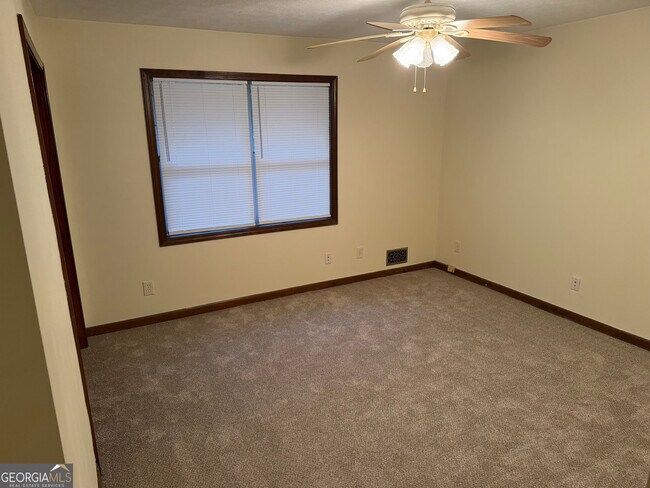 Building Photo - 5254 Deer Run Dr SW