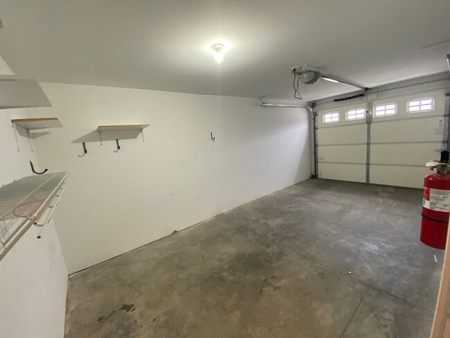 Building Photo - Fox Run Townhomes 1