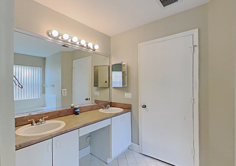 Building Photo - 4394 Millicent Cir
