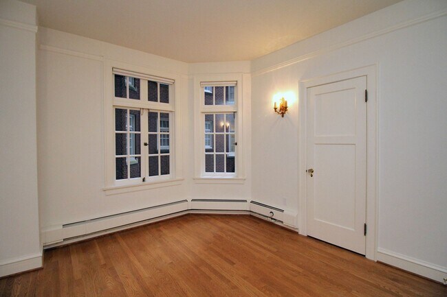 Building Photo - 1209 SW 6th Ave