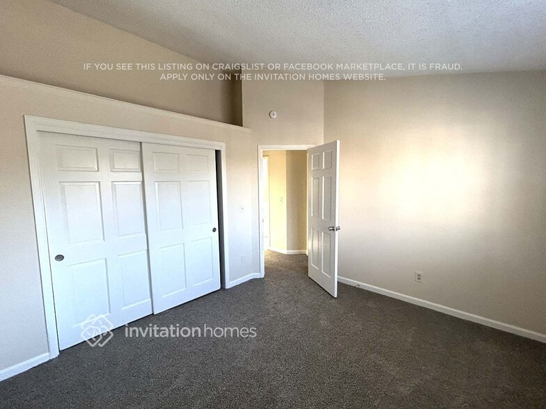 Building Photo - 1295 E Phillips Pl