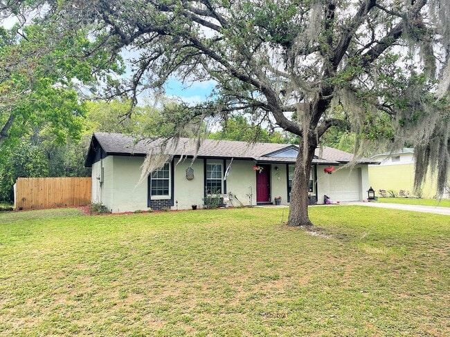 Building Photo - 541 W Fern Dr