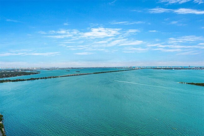 Building Photo - 700 NE 24th St