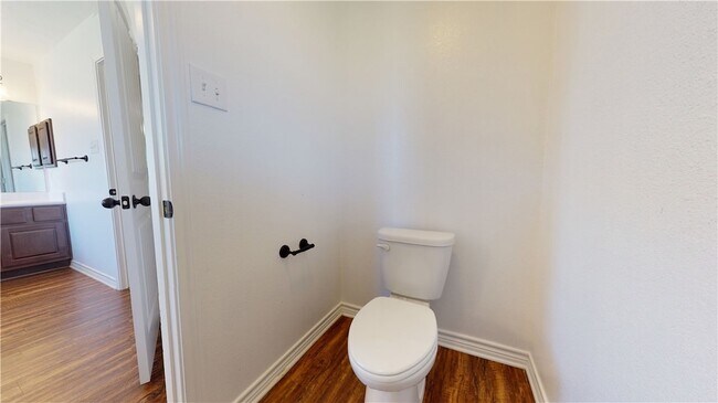 Building Photo - 923 Emerald Dove Ave