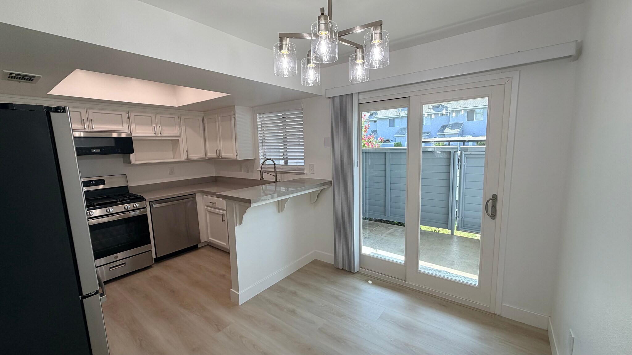 Building Photo - 2600 Brookside Dr