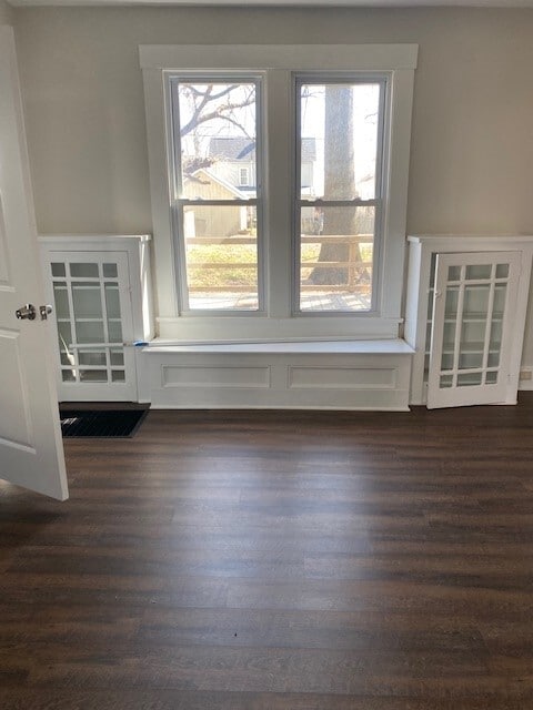 Building Photo - 2130 E Oak St