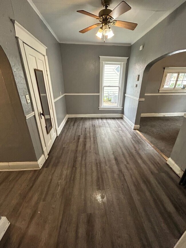 Building Photo - 721 California Ave