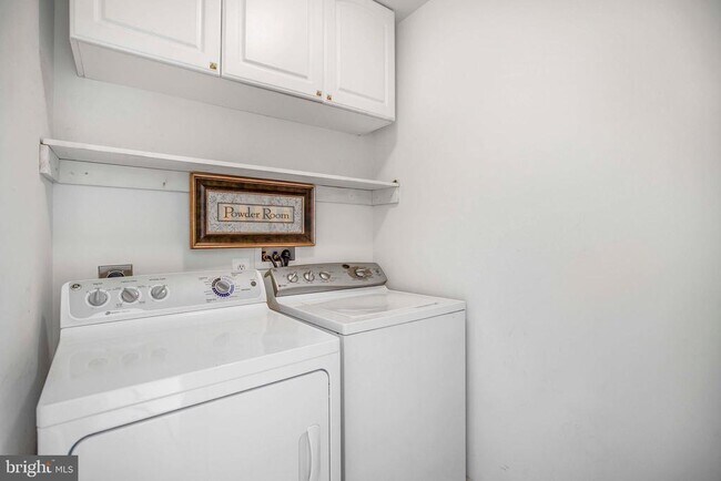 Building Photo - 43782 Brookline Terrace