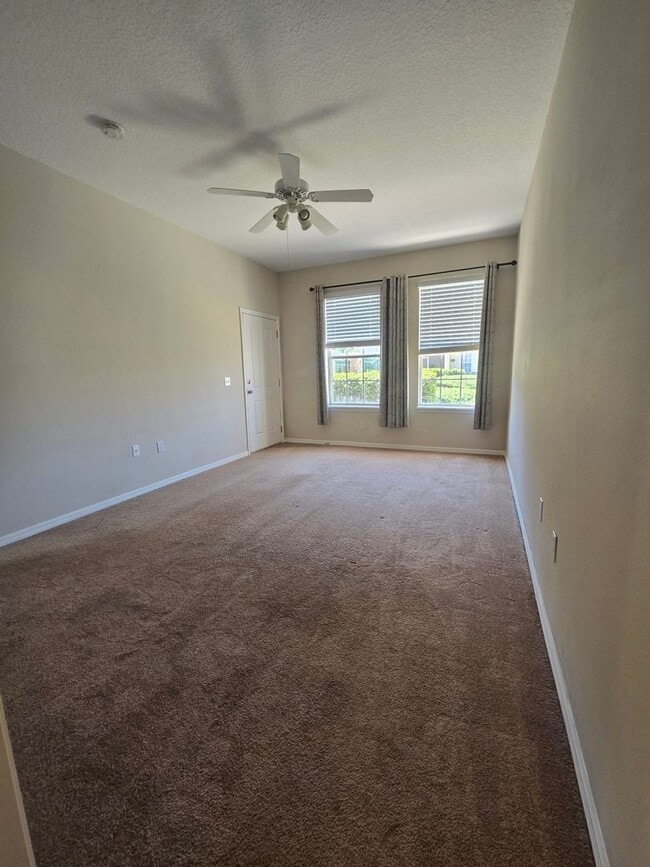 Building Photo - 102 Monroe Cir