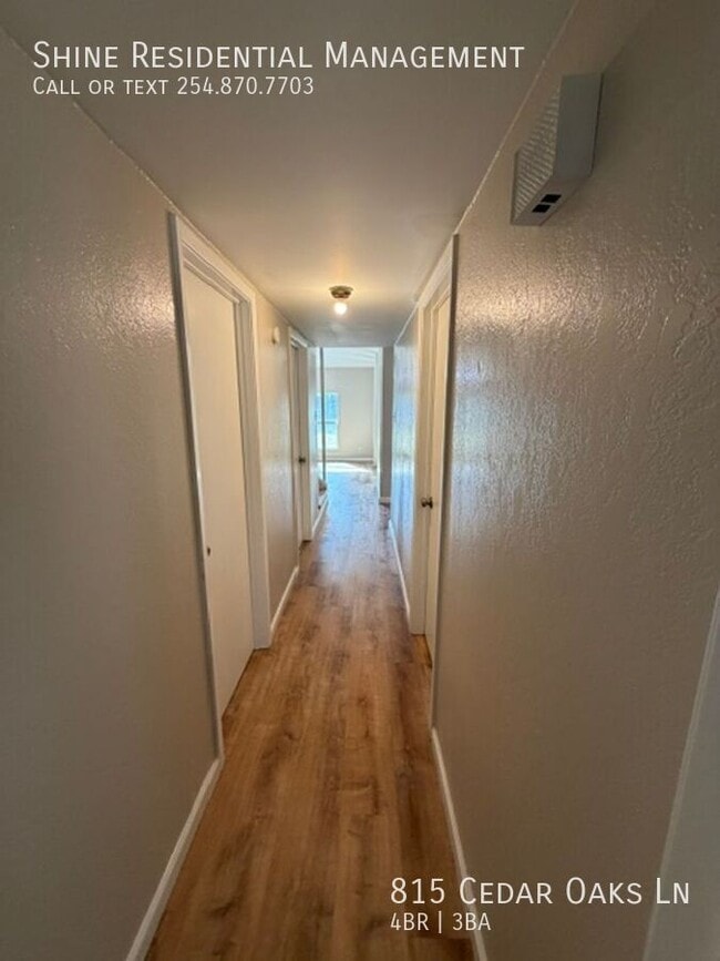 Building Photo - 815 Cedar Oaks Ln