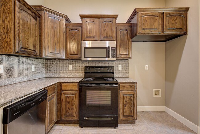 Building Photo - Spacious 4-Bedroom Home with Modern Upgrad...