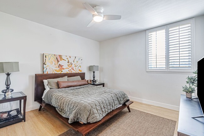Building Photo - Top-Floor Corner Condo Near Downtown Palo ...