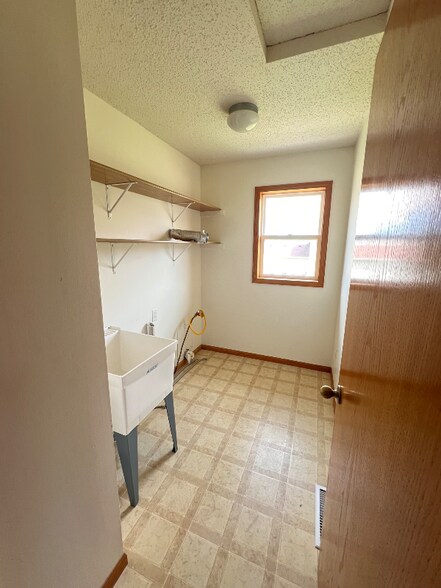 Building Photo - 54 Meadowlark Dr