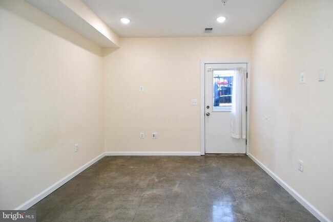Building Photo - 1040 Bladensburg Rd NE