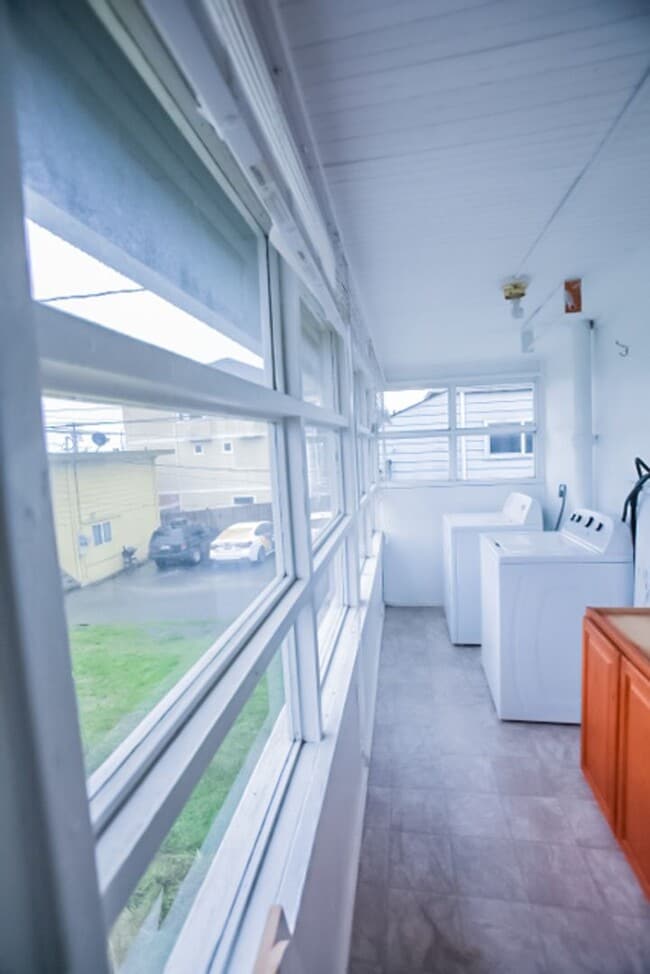 Building Photo - Charming 2 Bedroom 1 Bath Home - Downtown Everett