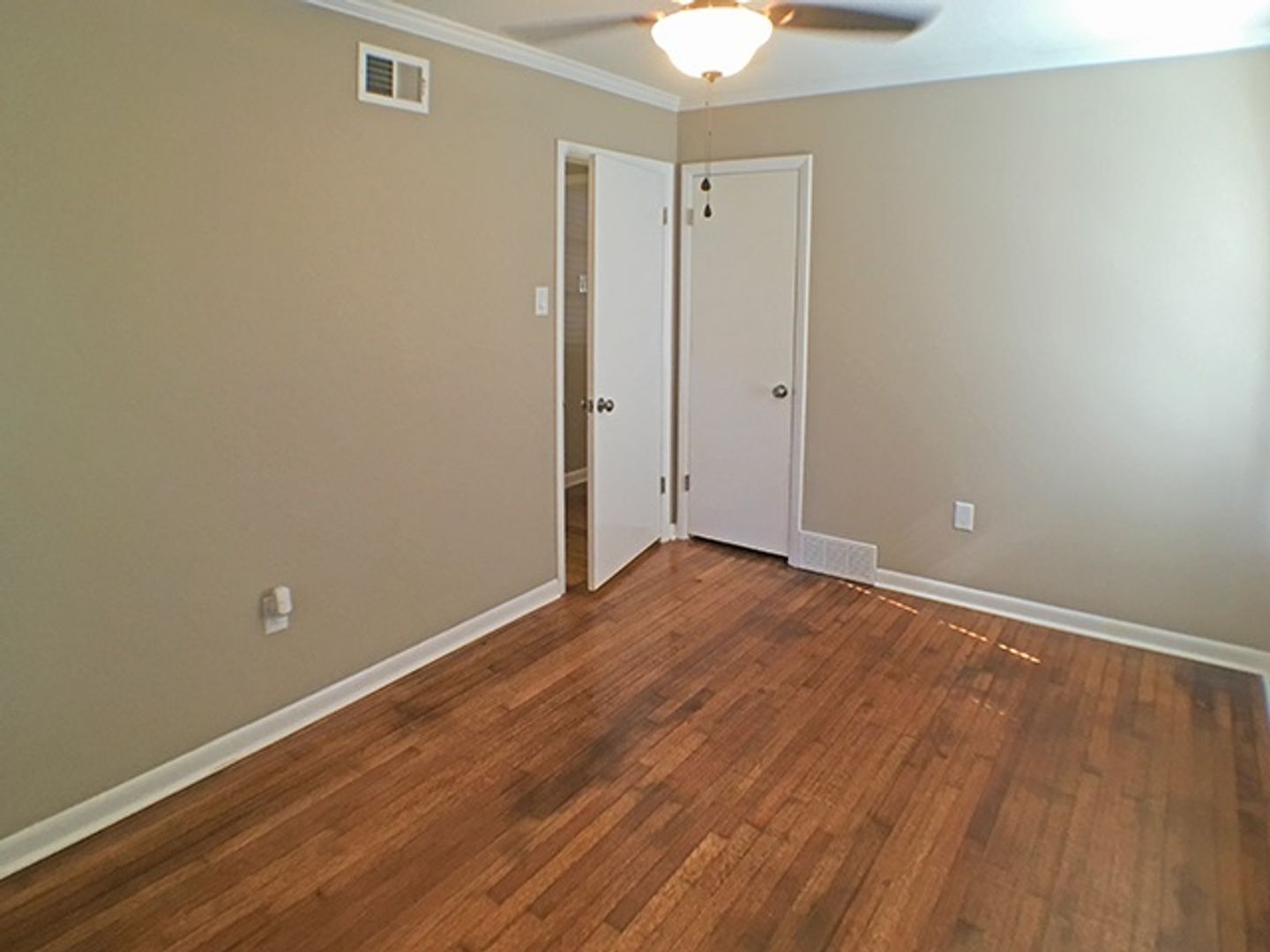 Building Photo - 555 Herzl St