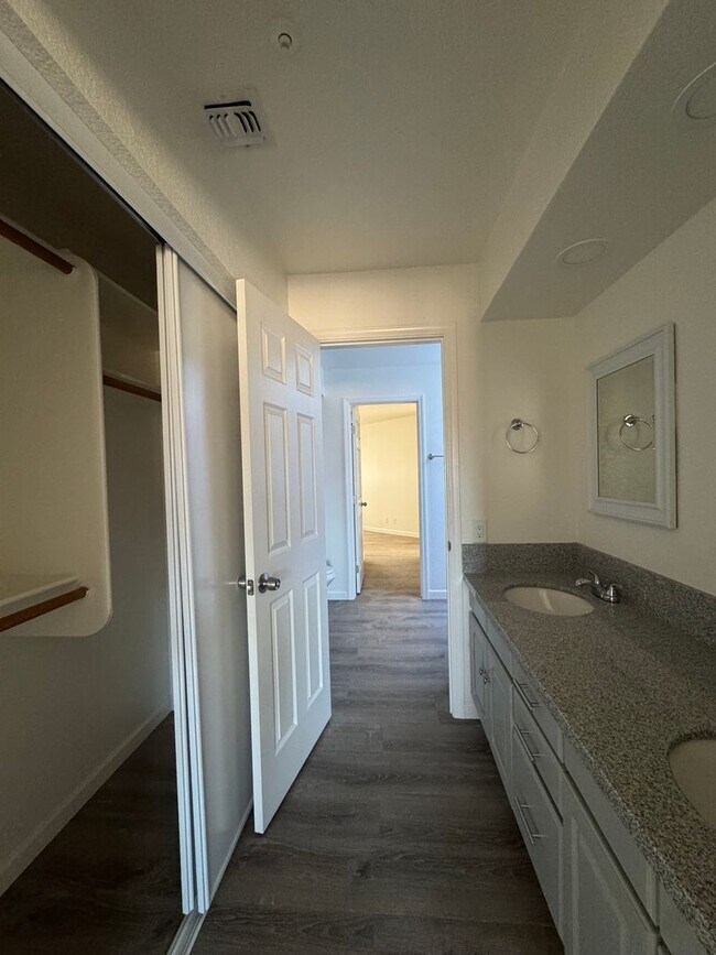 Building Photo - Stunning Remodeled 3-Bed Condo with River & Casino Views!