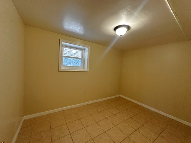 Building Photo - 4431 S Sacramento Ave