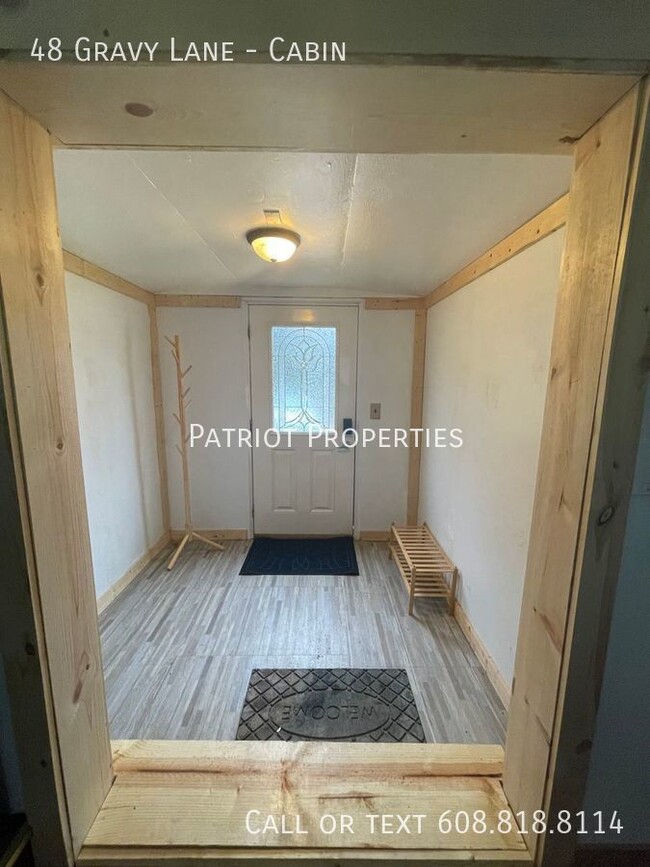 Building Photo - 2 Bedroom/ 1 Bath Fully Furnished House in...