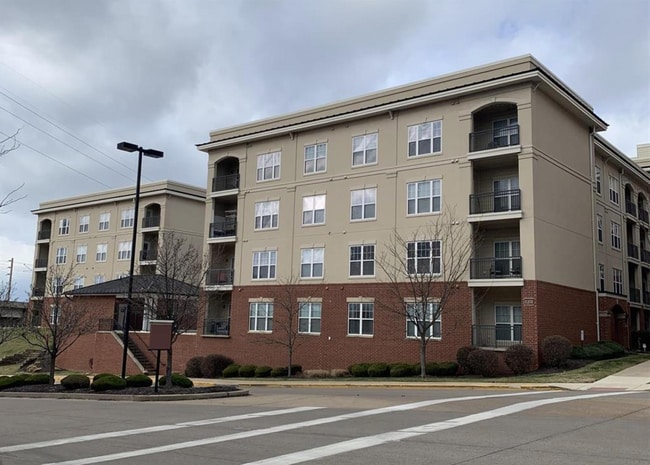 Building Photo - Modern 2-Bed, 2-Bath Condo in Brentwood