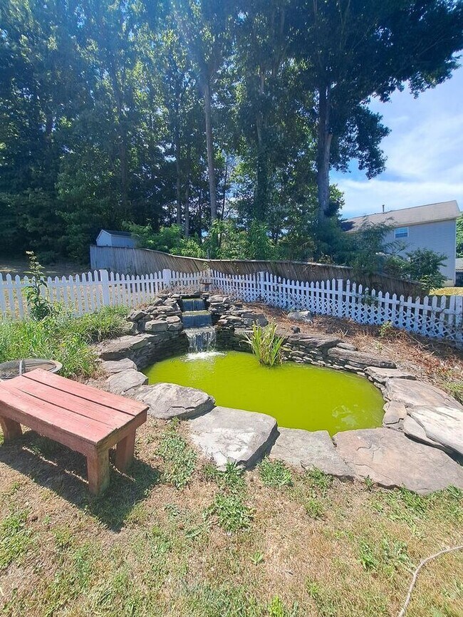 Building Photo - Amazing 4 Bedroom, 4 Bath SFH Corner Lot, ...