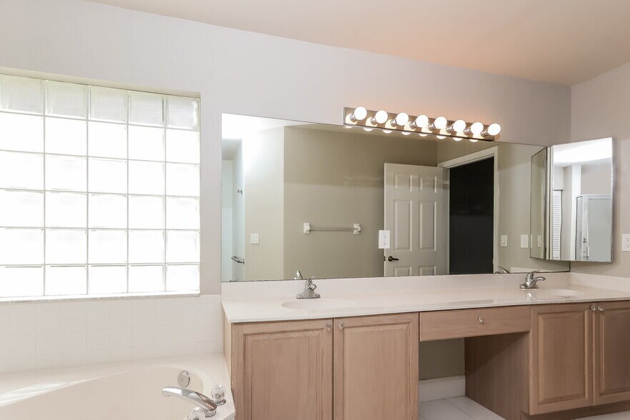 Building Photo - 7794 Hoffy Cir