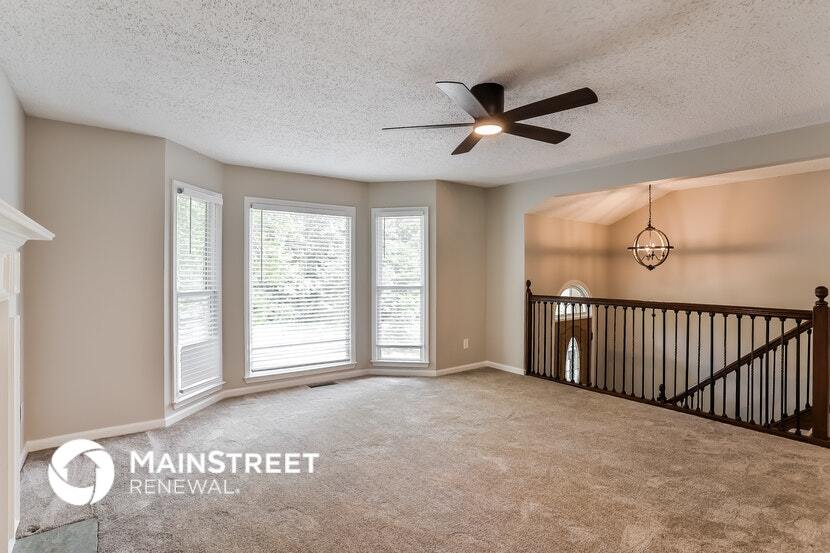 Building Photo - 300 Ladora Dr