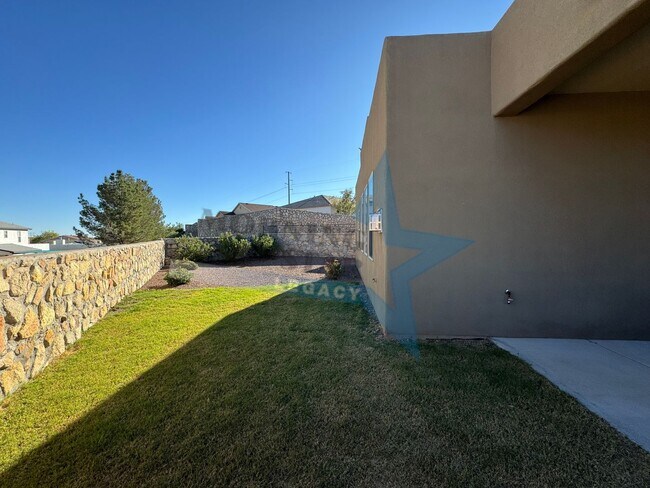Building Photo - 3127 Agua Ladoso Ave