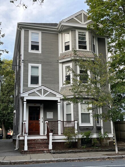 Building Photo - 128 Chestnut St