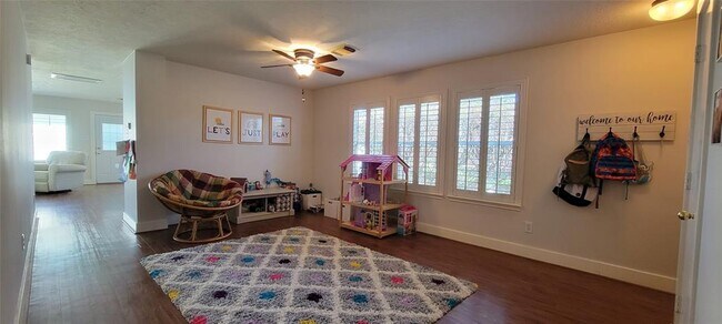 Building Photo - 6803 Kingwood Glen Dr