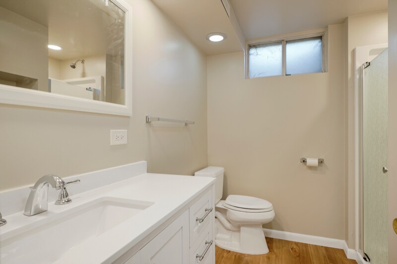 Building Photo - 1390 W Berry Dr