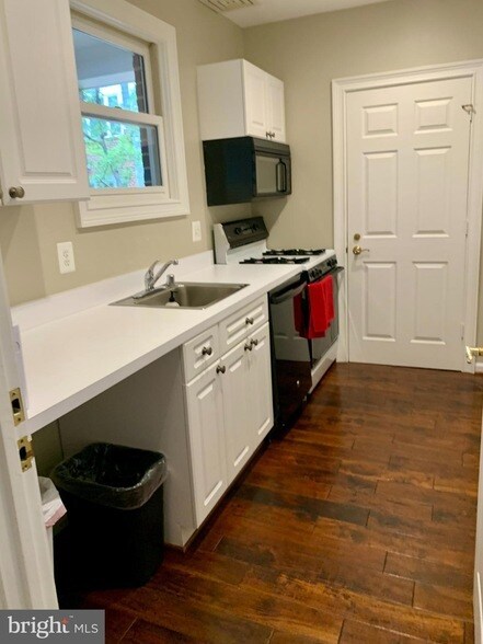 Building Photo - 20311 Beechwood Terrace
