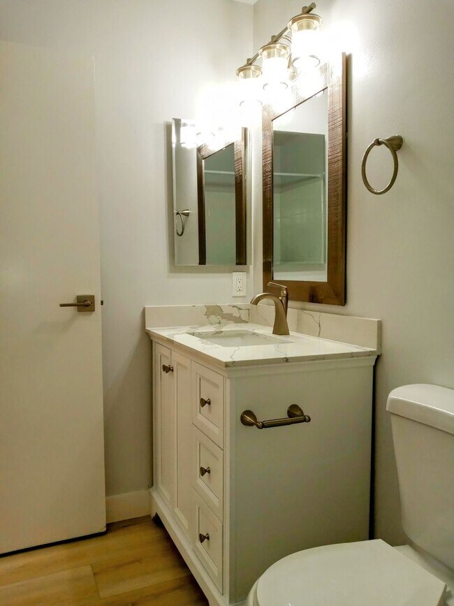 Building Photo - Refurbished 1bd Condo on First Floor With Pool