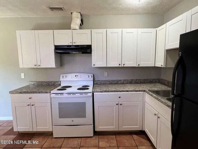 Building Photo - 6634 Kinlock Dr